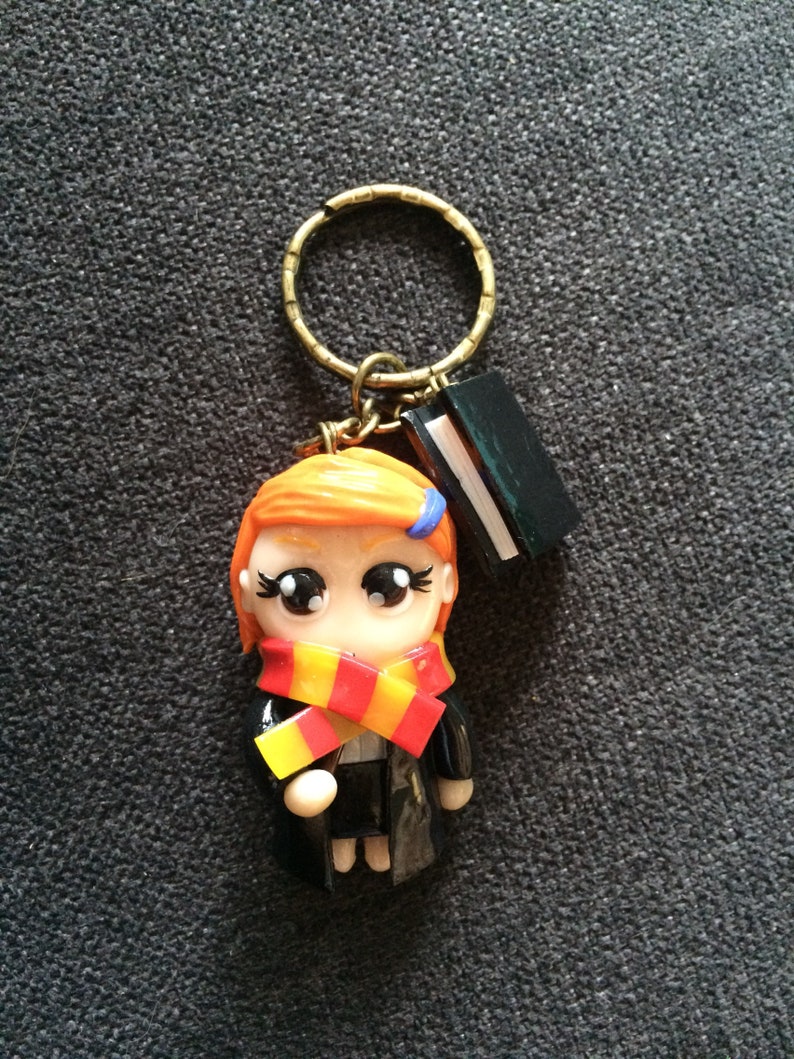Ginny Weasley chibi hogwarts Key door