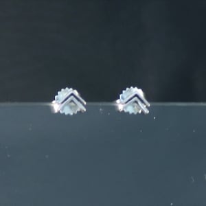 Orecchini a bottone chevron