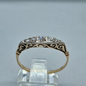 Victorian ring antique gold with five diamonds