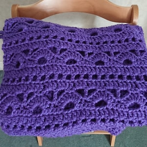 Super Chunky Hand gehäkelte Lila Decke, Gartengitter-Design