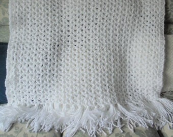 Super Chunky Hand Crocheted White Throw, Crocheted Blanket, Homemade Throw, Woollen Blanket, Chunky Blanket with fringe