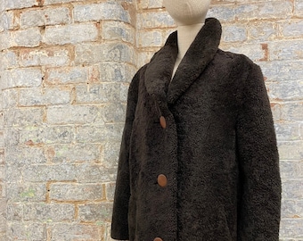 Chaqueta de piel de oveja con cuello chal de Morlands, años 60. Chaqueta de abrigo de osito de peluche de oveja Mouton de 44 pulgadas.