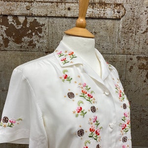Vintage Embroidered Blouse Shirt Top with Short Sleeves 36  SMALL