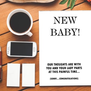 Nuovo bambino! I nostri pensieri sono con te e le tue parti doloranti / Nuova carta per bambini / Carta maleducata / Carta divertente / Congratulazioni / Bambino / Baby shower / Ragazzo / Ragazza / dolorante