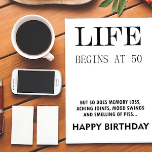 Das Leben beginnt um 50 und Gedächtnisverlust schmerzende Gelenke Stimmungsschwankungen|50|50th|Rude Geburtstagskarte|Lustige Geburtstagskarte|Happy Birthday|Beleidigung|Beleidigung