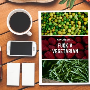 Allez green fuck un végétarien| Joyeux anniversaire| Carte grossière| Carte brute| L’insulte| Carte insultante| Carte d’anniversaire effrontée| Végétalien| Végétarien| En bonne santé| baiser