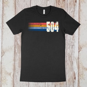 À venda agora! Camiseta com código de área 504 | Camiseta de Nova Orleans, Louisiana | Camiseta estilo grunge vintage retrô de Nova Orleans