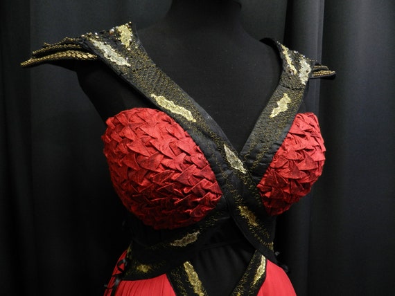black dress with gold belt Black Leather Mini Dress With Fur Skirt And Gold Buckle Detailed Belt   RAISA VANESSA INT