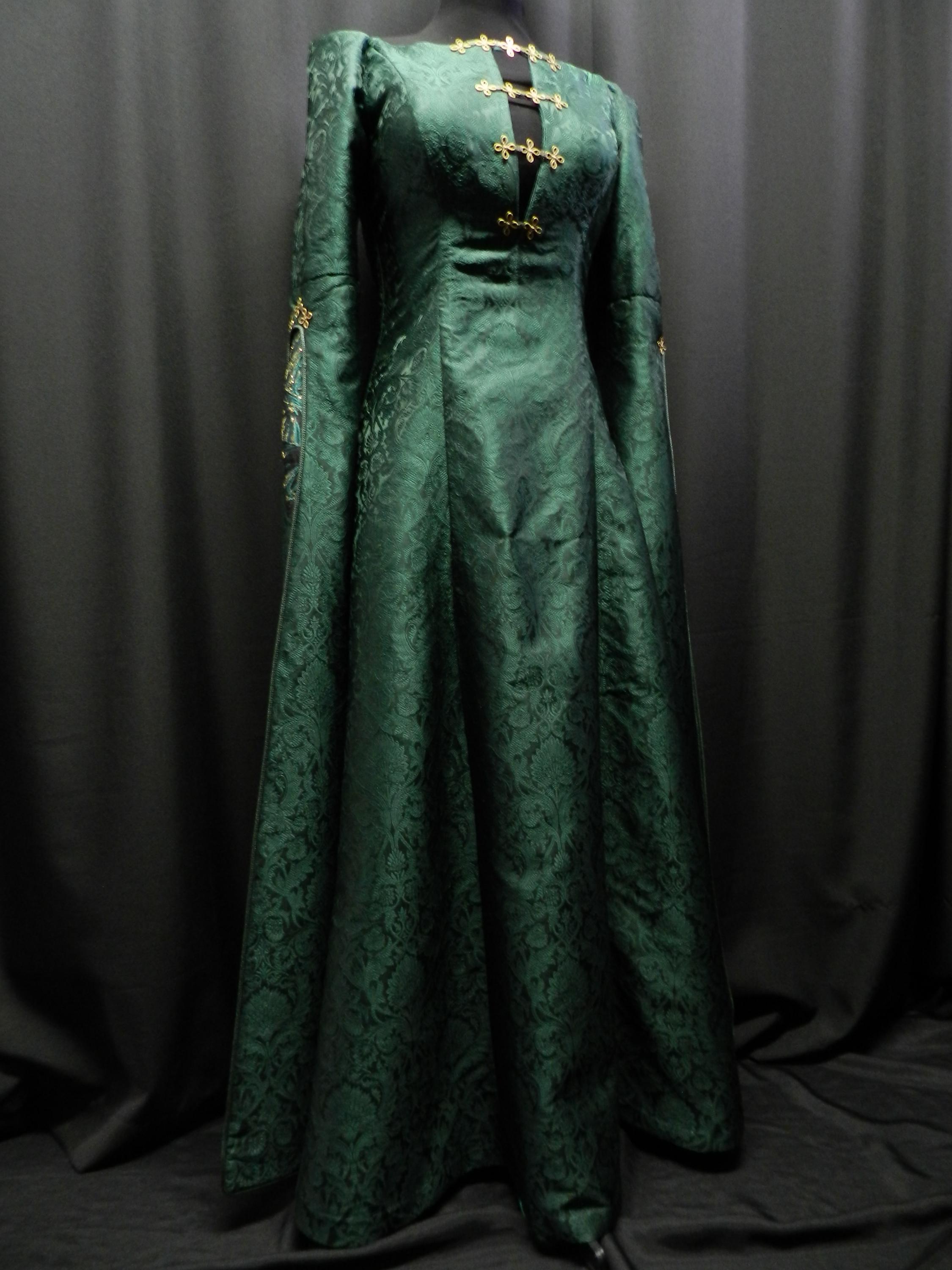 Inspired by Alicent Hightowers Green dress from House of the Dragon custom made to your size! Inspired by Alicent Hightowers Green dress from House of the Dragon custom made to your size!