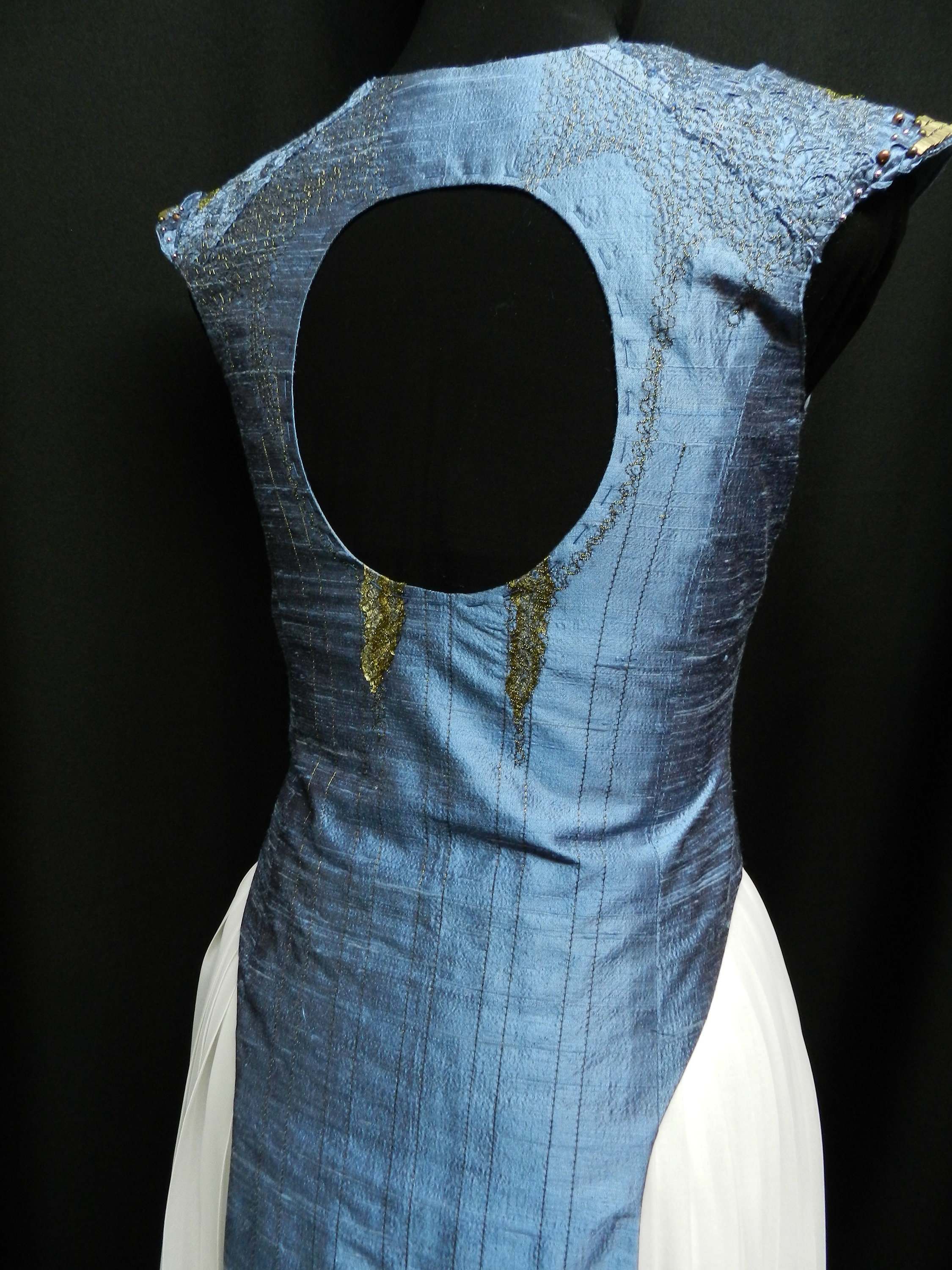 daenerys targaryen blue dress season 3 The Perfect Mix! Inspired by Daenerys, / White Pleated Skirt With Dragon Scale Embroidery, Silk. Made to Measure! A-Line Skirt with Pockets