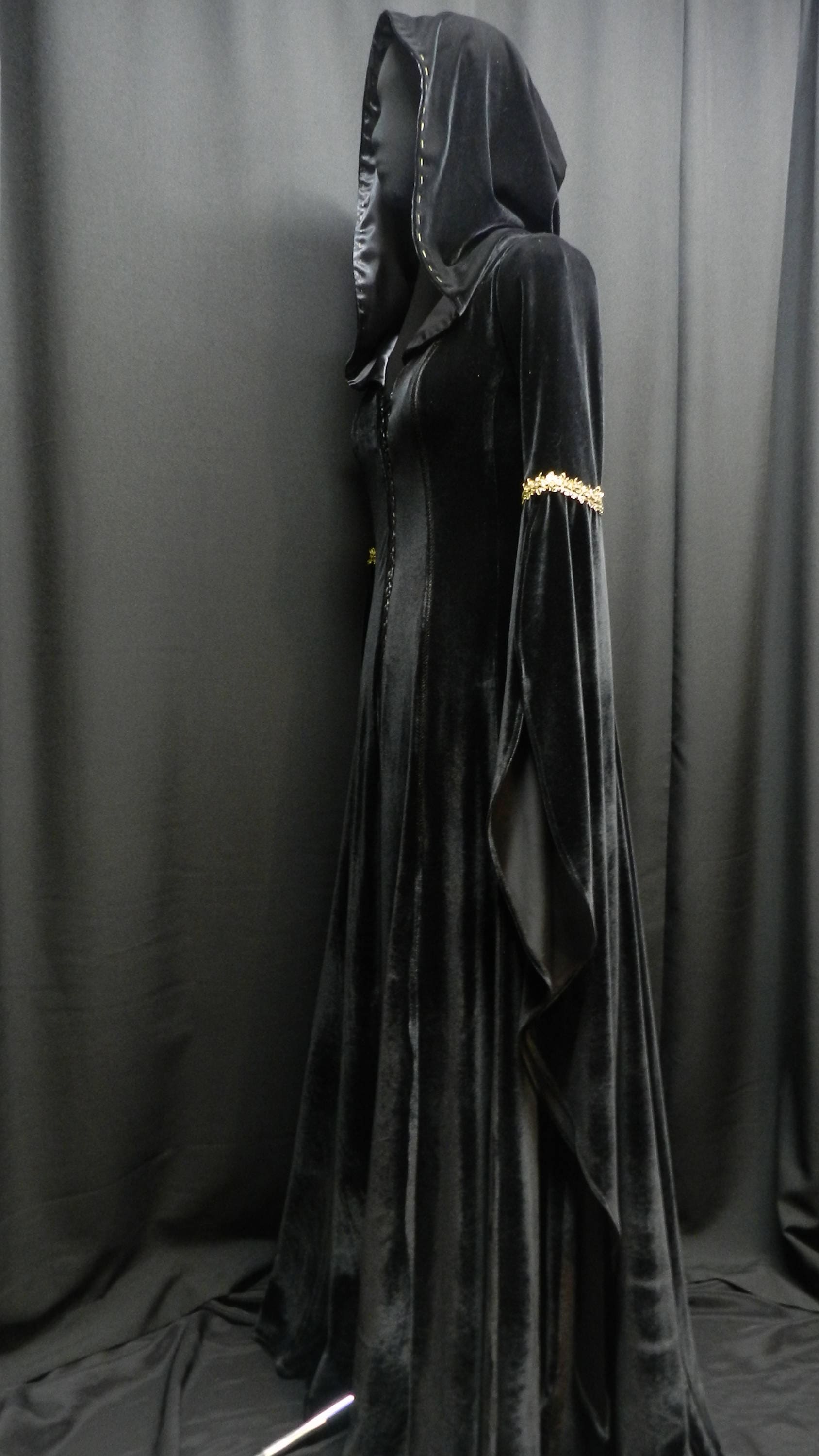 Inspired by Legend of the Seeker Kahlan's Black Velvet Dress