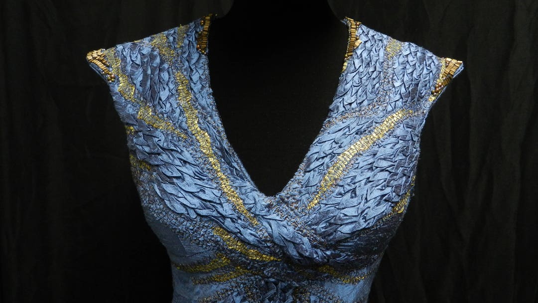 Inspired by Daenerys Targaryen Astapor Azure Blue Dress Game of Thrones Custom Made 100% Silk Soie Dragon Scale Cosplay Robe Season 3-4 - Etsy Inspired by Daenerys Targaryen Astapor Azure Blue Dress Game of Thrones Custom Made 100% Silk Soie Dragon Scale Cosplay Robe Season 3-4 - Etsy