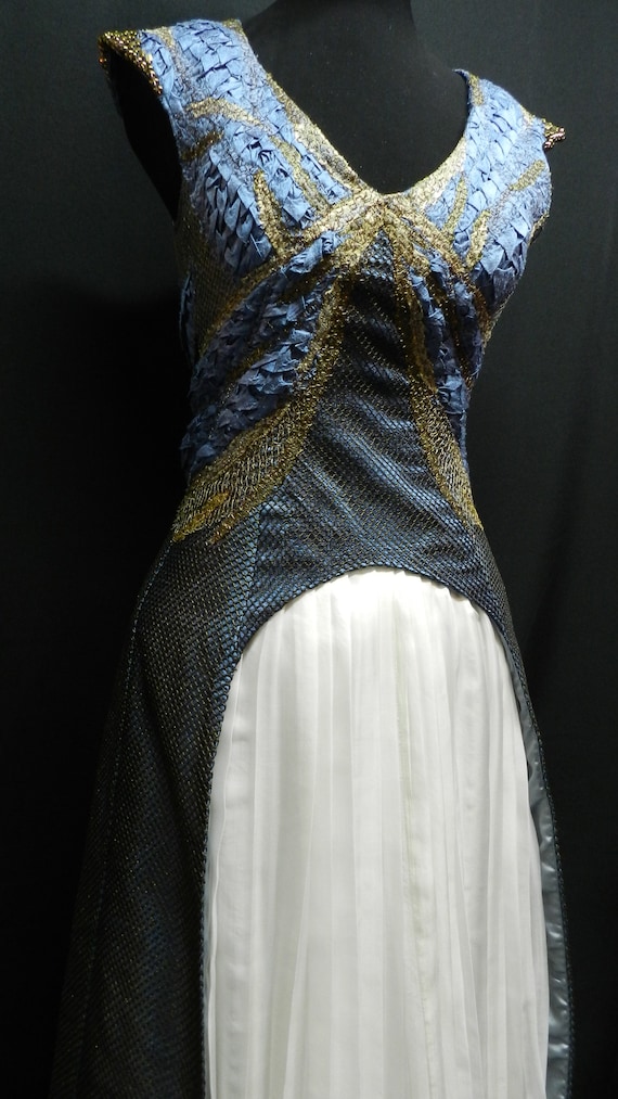 Custom Made to Your Size! Inspired by Daenerys Targaryen Blue Dress / White Pleated Skirt Game of Thrones Silk Dragon Scales Season 4 - Etsy Custom Made to Your Size! Inspired by Daenerys Targaryen Blue Dress / White Pleated Skirt Game of Thrones Silk Dragon Scales Season 4 - Etsy
