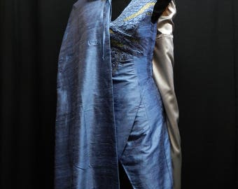 daenerys targaryen season 3 blue dress Daenerys Game of Thrones Season 3 Blue Dress Embroidery by Michele Carragher Dragon Scale Details Image References for Custom Order Cosplay by Walker & White http://www.walkerandwhitestudio.com/ & https://www.etsy.com/shop/WalkerAndWhite