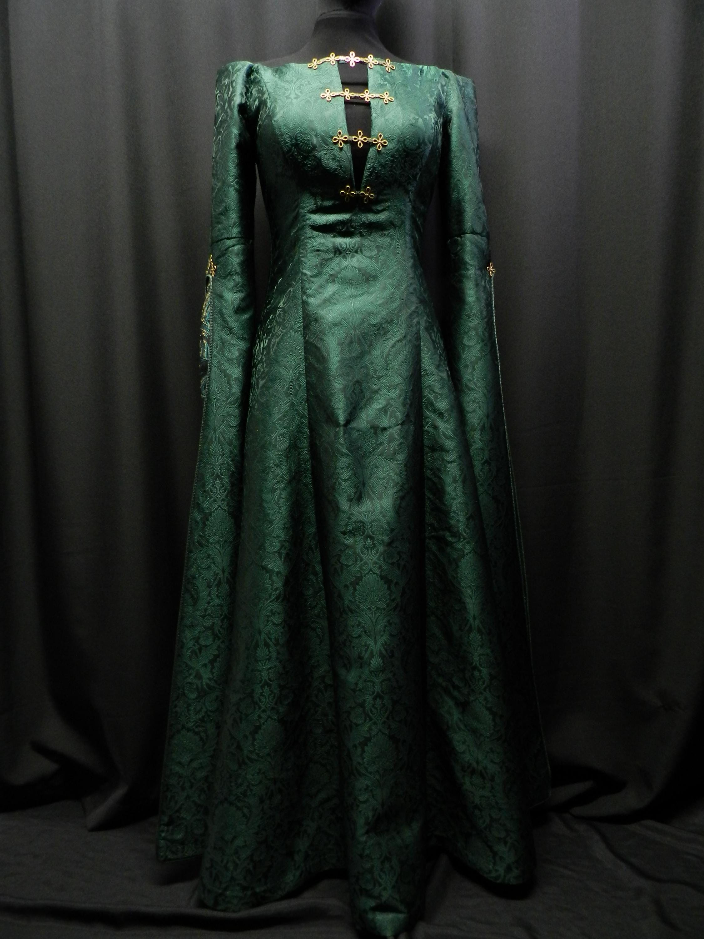 alicent hightower green dress The Significance of Alicent Hightower's Green Dress in 'House of the  Dragon' Episode 5