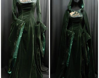 green emerald velvet dress Inspired by Sansa Stark green velvet dress , embroidered wolf, shoulde   Mariecosplayshop