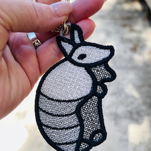 Disegno per ricamo in pizzo autoportante Armadillo: acchiappasole, ornamento, segnalibro (file con telaio 4x4)