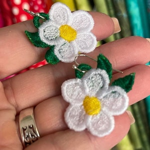 Daisy FSL Earrings: Freestanding Lace Embroidery Design (Digital Download)