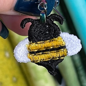 Freestanding Bee Earring Design - 2 sizes - small and large - freestanding lace style - in the hoop machine embroidery project with tutorial