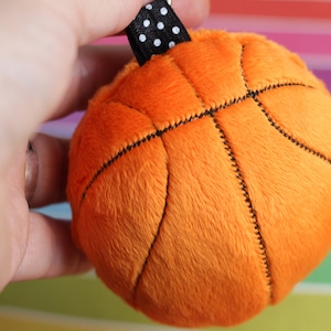 DBB Basketball Fluffy Puff Wzór do haftu Plik - In the Hoop Project - Pobieranie cyfrowe - Wzór do haftu maszynowego - Minky Design
