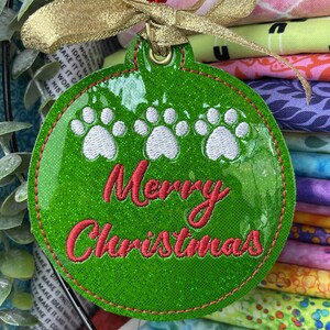 Three Paws Merry Christmas Embroidery Design Christmas Ornament - Digital Download - In the Hoop Project - machine embroidery