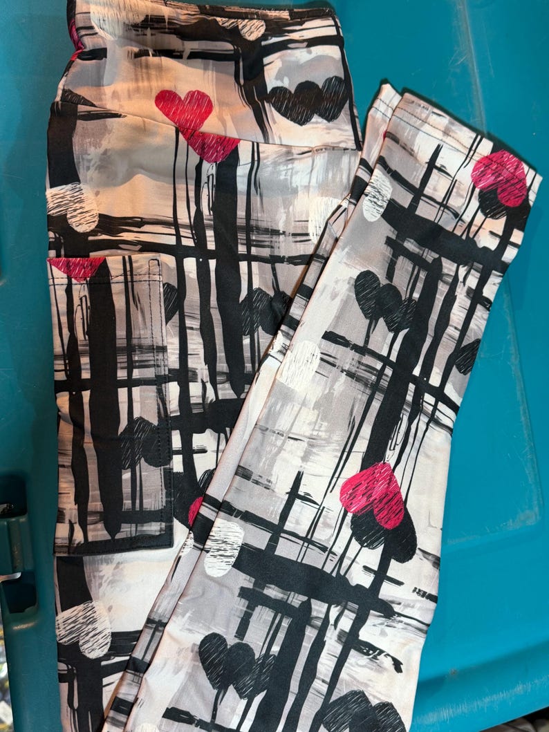 Abstract Heart Print Leggings with Pockets, Butter-Soft Yoga Pants, Everyday Outfit image 4