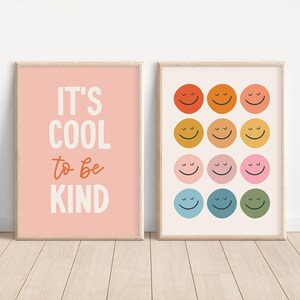 Groovy Print Bundle, Kinderwanddekor, cool, Art zu sein, Regenbogen-lächelndes Gesicht, positive Spielzimmer-Kunst, modisches Retro Plakat, rosa Mädchen-Schlafzimmer-Set