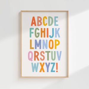 Póster del alfabeto colorido para decorar la habitación de los niños: arte de pared para una sala de juegos alegre