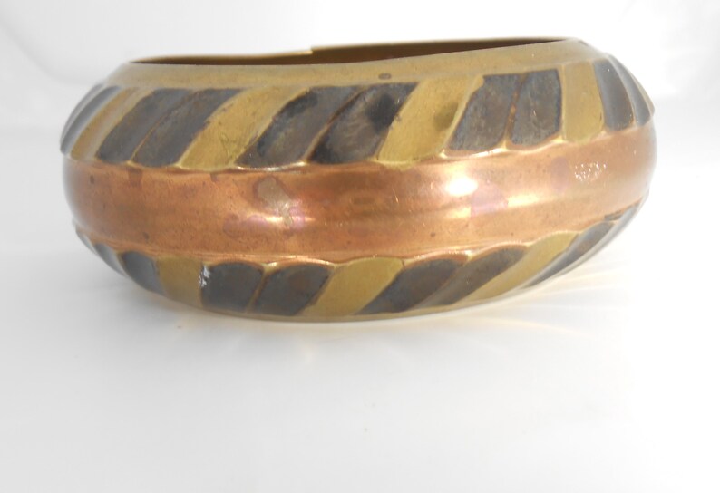 Vintage Large Oversized India Brass Bronze Copper Striped Slave Cuff bangle B-0434