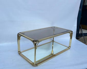 Tavolino da caffè a due livelli in ottone con specchio, stile Hollywood Regency, anni '70, Italia.