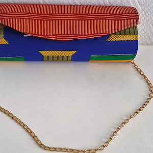 Etui Rainbow z ciepłymi kolorami. Ona żeni się wszelkiego rodzaju strój. wyróżnia się pięknością i oryginalnością.
