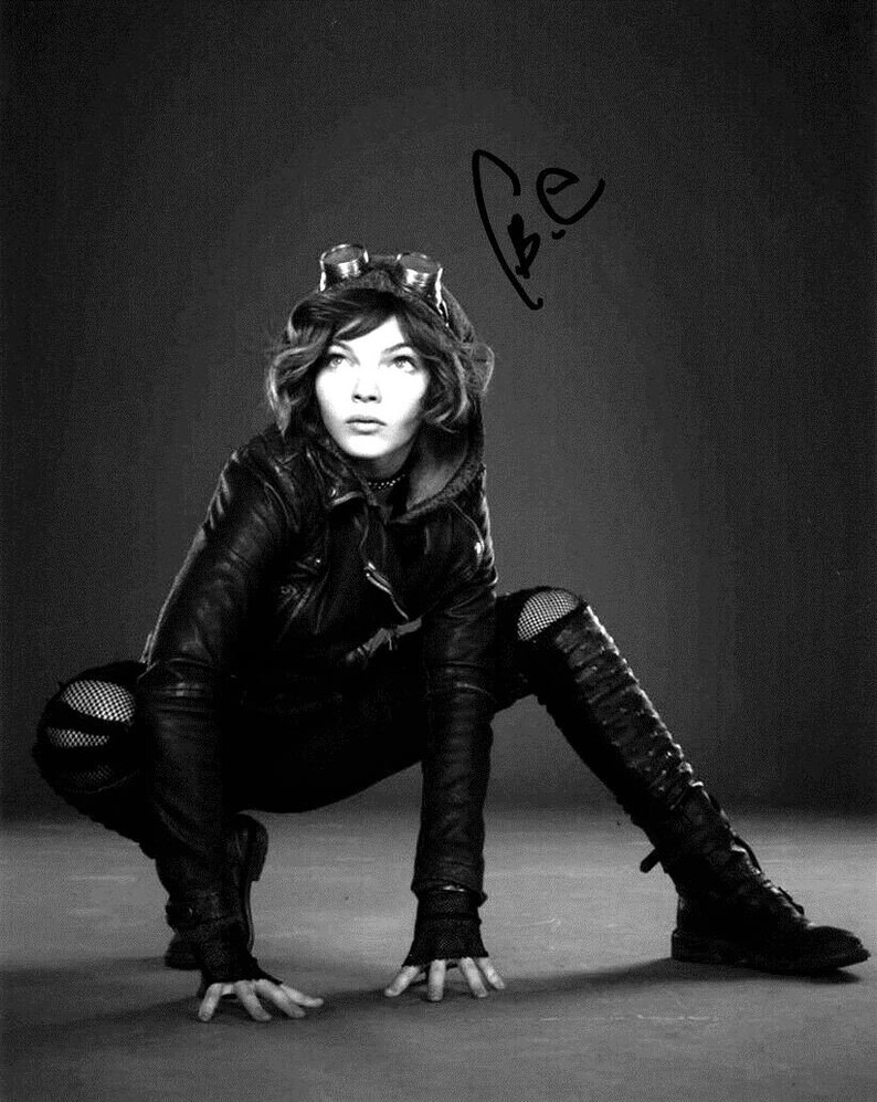 Set Of 10 Glossy Photographic Prints 6 x 4 Camren Bicondova Catwoman Gotham