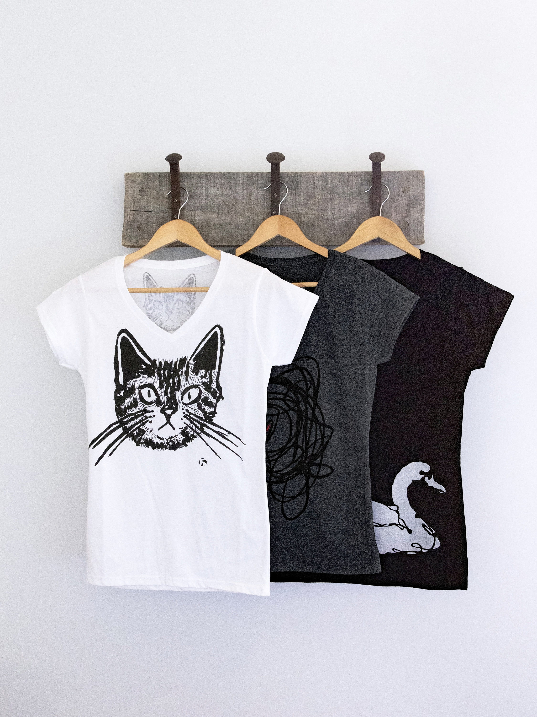 Sweater/ T-shirt/ Woman / Swan / Cat 