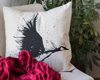 Linen cushion cover / Bird cushion / Bird / Quebec goose / Bird in flight / Hand-printed / Art Deco bird / Boho