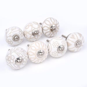 Assorted White Ceramic Cabinet Knobs with Beige Floral and Geometric Patterns (Set of 6) Bild 2