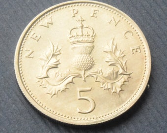 1969 Queen Elizabeth II Decimal Large 5p Five Pence high grade coin
