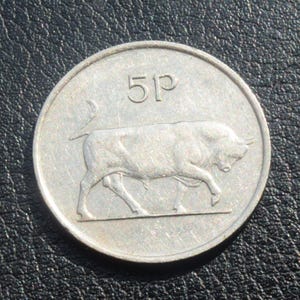 1982 Ireland Five Pence Coin Old Irish 5p