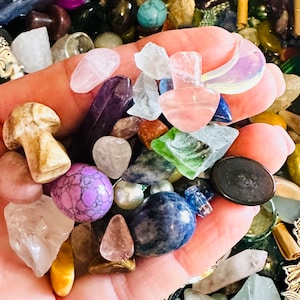 Witch's Brew Crystal Confetti Scoop: Mixed Gemstone Mystery Bag