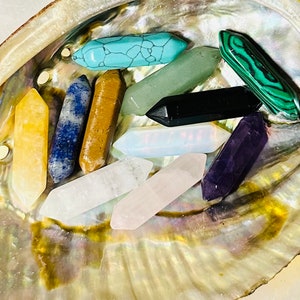Crystal Points,Quartz,Opal,Rose Quartz,Amethyst,Yellow Aventurine, Malachite,Green Aventurine, Lapis Lazuli, Obsidian,Tiger’s Eye, Turquoise