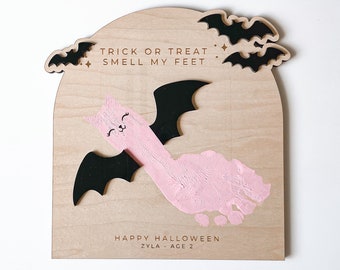 DIY Halloween Footprint Sign | Toddler Footprint Sign | Baby's First Halloween | Trick or Treat Smell My Feet | Painted Footprint Sign