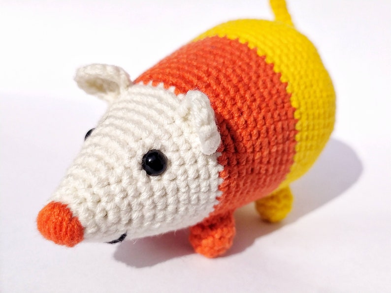 Peluche di un topo di Candy Corn di Adventure Time, realizzato a mano all'uncinetto, amigurumi di cartoni animati. immagine 6