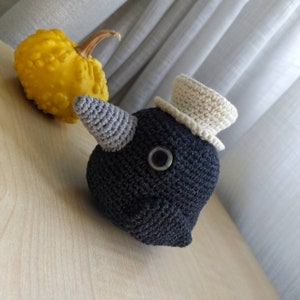Crochet Black Crow Plush: Handmade Halloween Decor