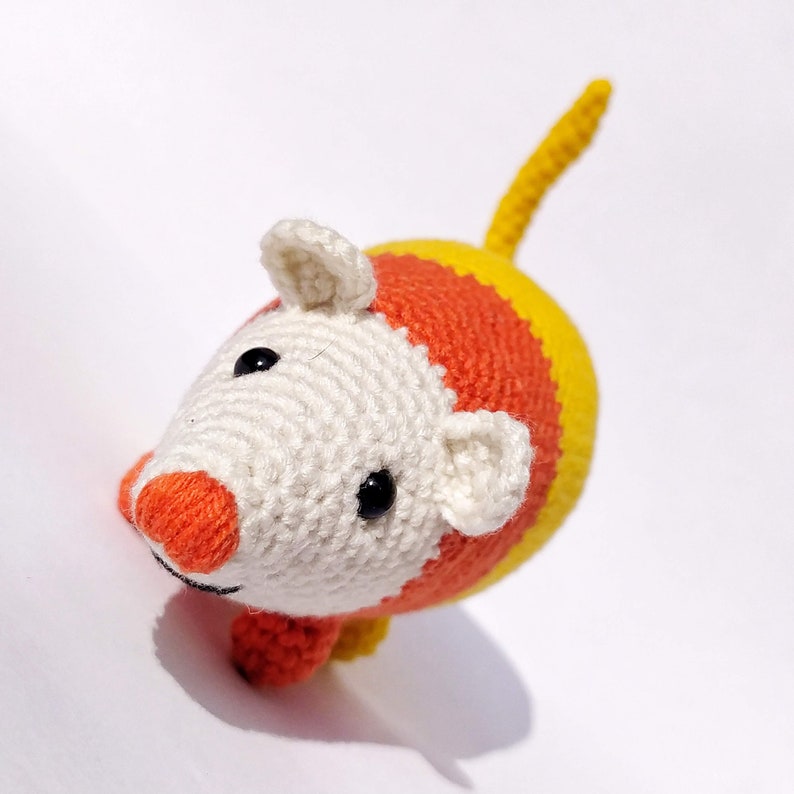 Peluche di un topo di Candy Corn di Adventure Time, realizzato a mano all'uncinetto, amigurumi di cartoni animati. immagine 3