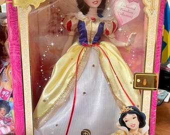 Disney Princess Enchanted Tales Snow White 2007 Brass Key 16
