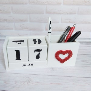 Valentines gift Wooden perpetual calendar with pencil holder Storage box Wood Block Desk Wooden Blocks Calendar Bricks Ceramic Red heart