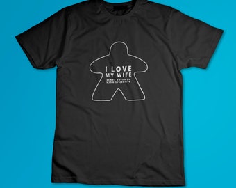J'aime ma femme presque autant que les jeux de société - Blague amusante à l'envers pour les couples mariés qui aiment les jeux de société | T-shirt unisexe à manches courtes