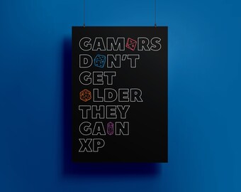 Téléchargement numérique instantané - Les joueurs ne vieillissent pas, ils gagnent XP | Affiche amusante de jeu de société avec divers dés