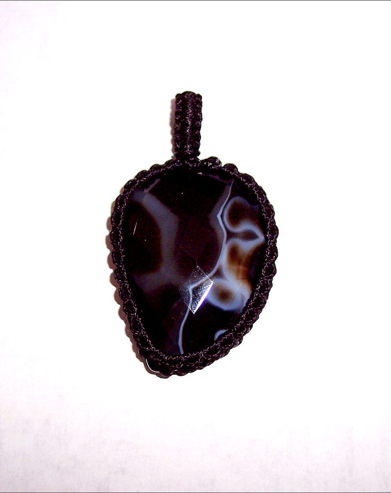 Natural Faceted Banded Agate Macrame Pendant E408