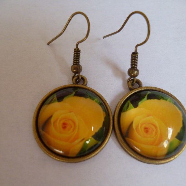 boucles d'oreilles bronze cabochons roses jaunes et orange (18mm)