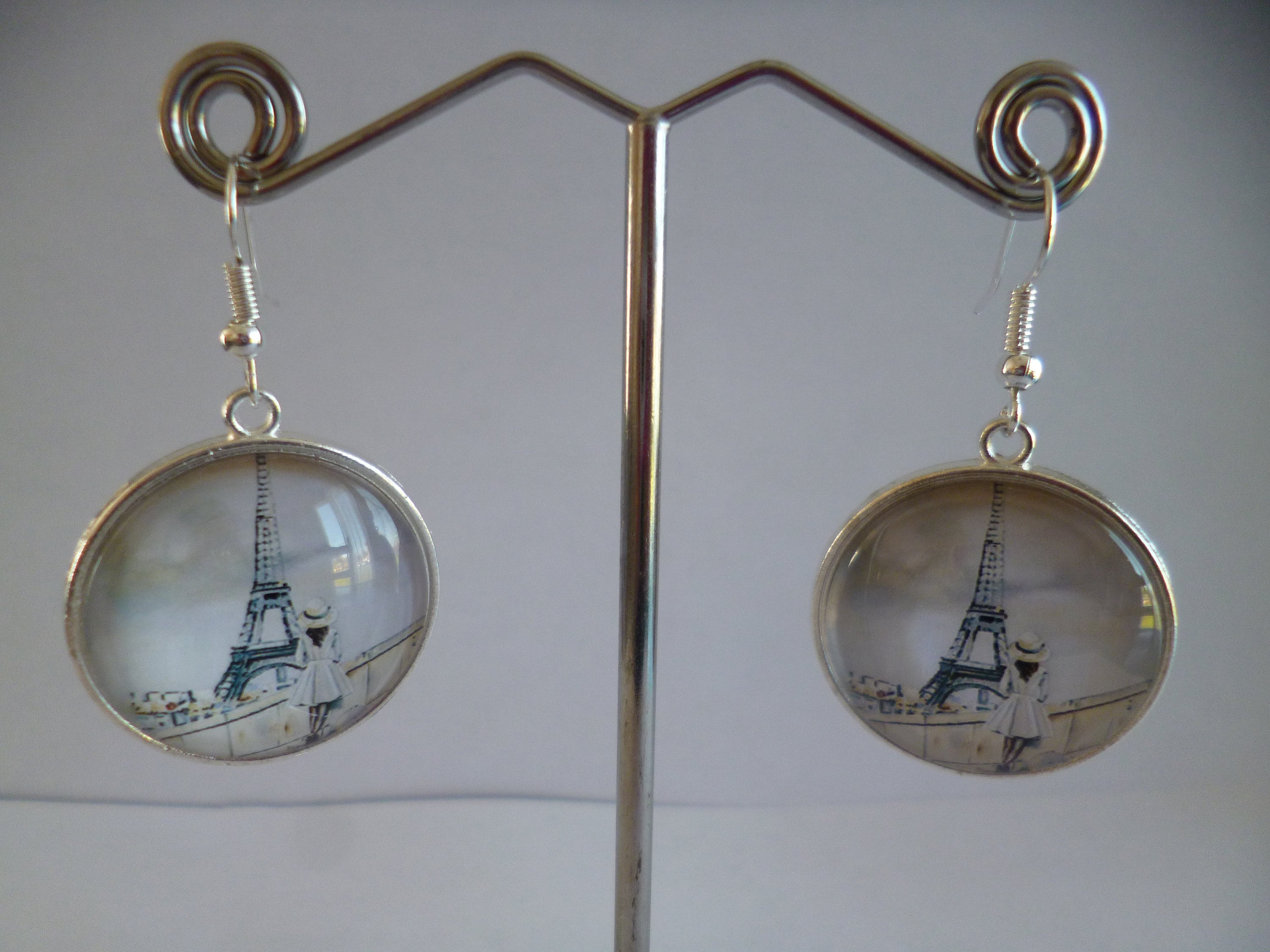 Collier Argent Avec Cabochon 25 Mm 'Jeune Fille à Paris' - Longueur Réglable ~58 Cm - Neuf Sans Emballage